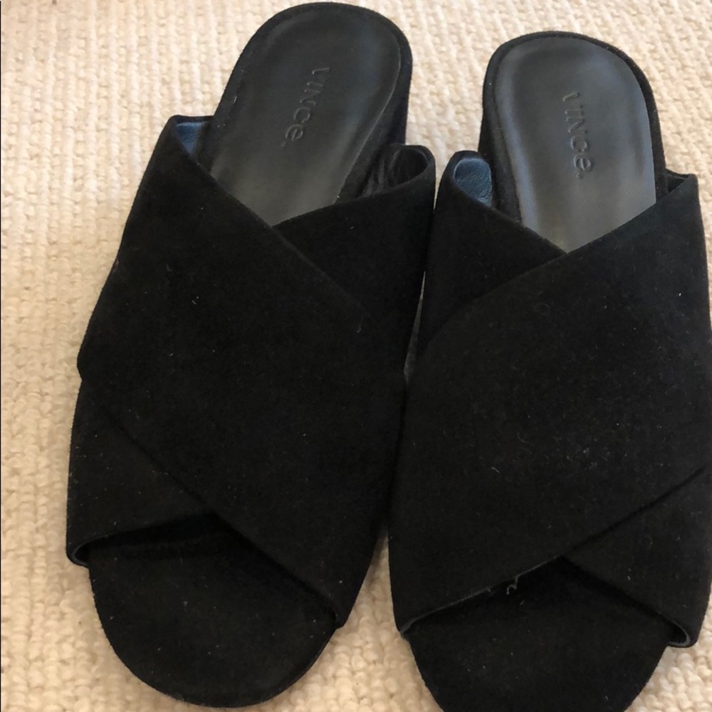Vince black suede sandal like new